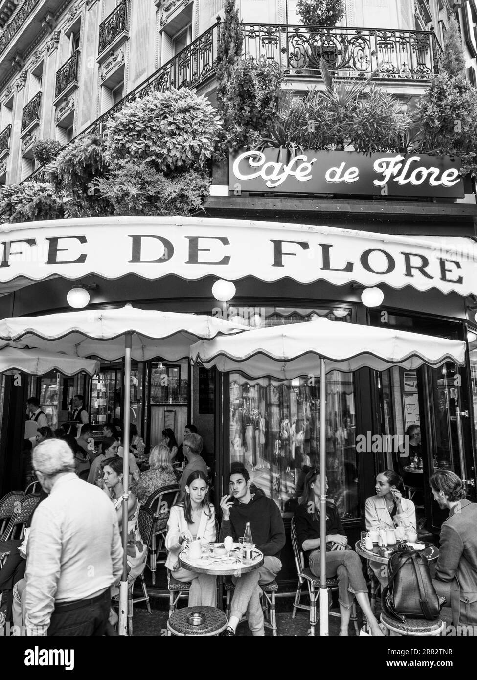 Cafe de flore black and white hires stock photography and images Alamy