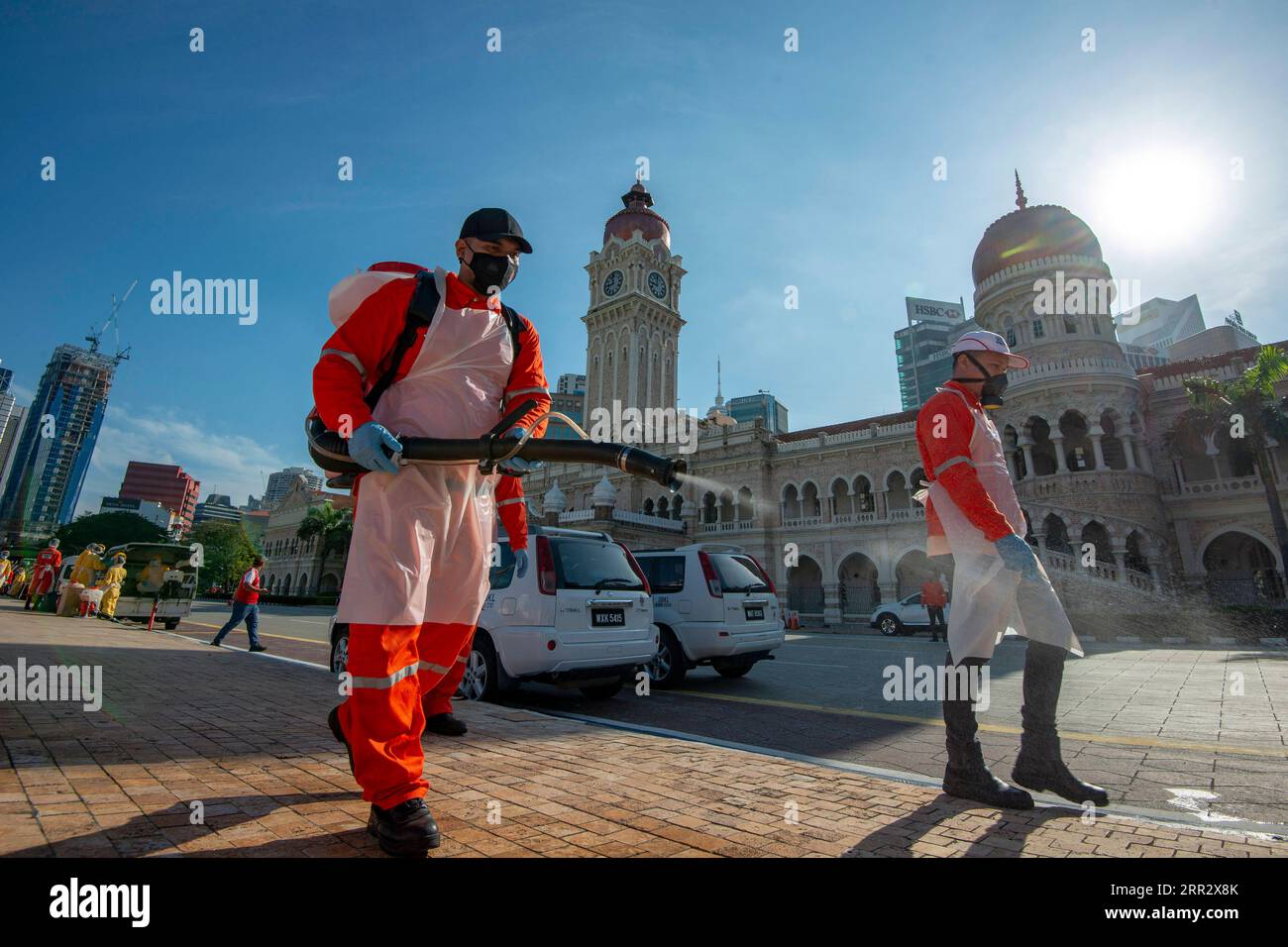 201017 -- KUALA LUMPUR, Oct. 17, 2020 -- Workers spray disinfectant near the Merdeka Square in Kuala Lumpur, Malaysia, Oct. 17, 2020. Malaysia reported 869 new COVID-19 infections in the highest daily spike since the outbreak, the Health Ministry said on Saturday, bringing the national total to 19,627. Photo by /Xinhua MALAYSIA-KUALA LUMPUR-COVID-19 ChongxVoonxChung PUBLICATIONxNOTxINxCHN Stock Photo