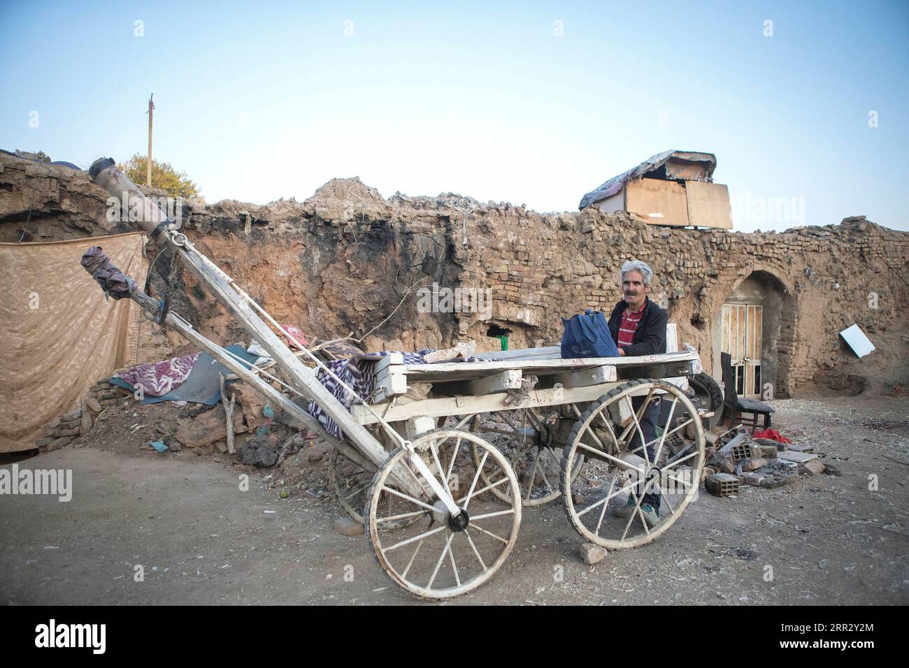 201017 -- TEHRAN, Oct. 17, 2020 -- A man stands beside his cart in a slum on the outskirts of Tehran, Iran, on Oct. 17, 2020, the International Day for the Eradication of Poverty. Photo by /Xinhua IRAN-TEHRAN-SLUM AhmadxHalabisaz PUBLICATIONxNOTxINxCHN Stock Photo