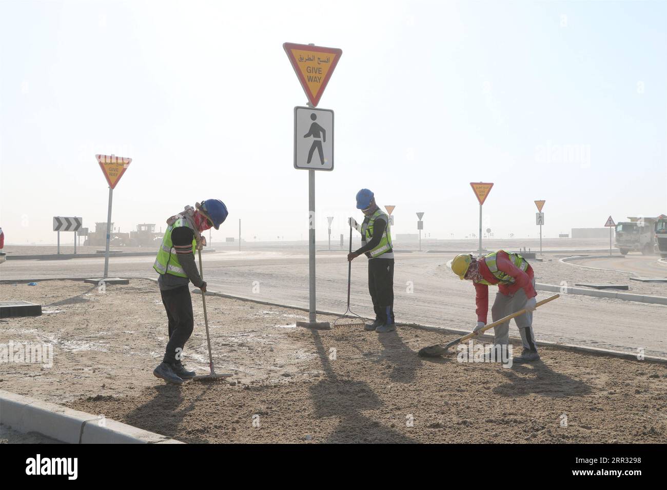 201020 -- JAHRA GOVERNORATE, Oct. 20, 2020 -- Staff members work at the construction site of a project of China Gezhouba Group Corporation CGGC in desert of Jahra Governorate, Kuwait, Oct. 18, 2020. China Gezhouba Group Corporation CGGC handed over on Tuesday the first batch of its housing infrastructure project to the Kuwaiti side, injecting new momentum into Kuwait s economy and livelihood. Photo by /Xinhua KUWAIT-JAHRA GOVERNORATE-CHINESE COMPANY-PROJECT LiuxLianghaoyue PUBLICATIONxNOTxINxCHN Stock Photo