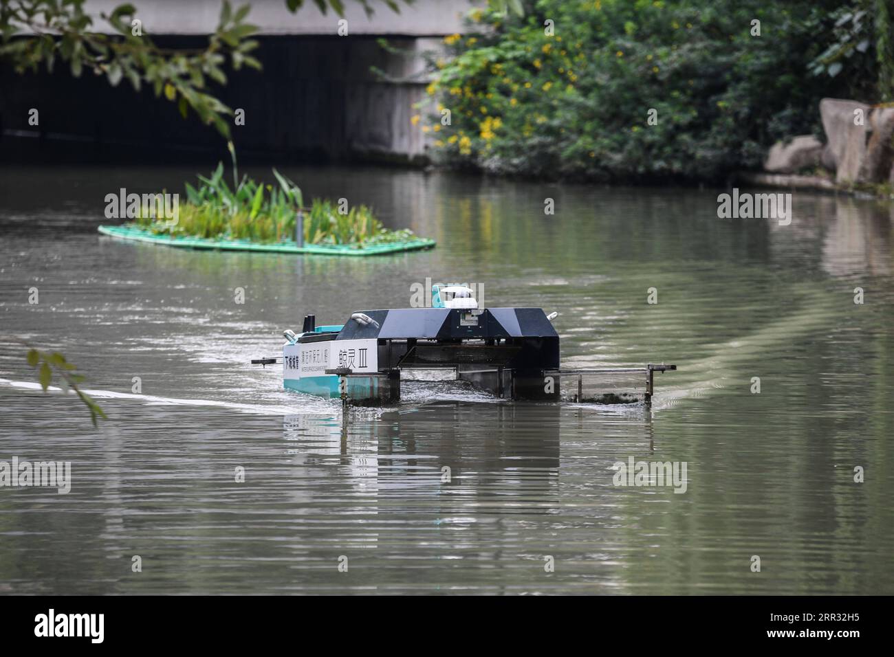 https://c8.alamy.com/comp/2RR32H5/201021-hangzhou-oct-21-2020-an-unmanned-patrolling-and-waste-collecting-machine-works-in-a-river-in-hangzhou-east-china-s-zhejiang-province-oct-21-2020-a-series-of-high-tech-measures-were-applied-to-improve-the-river-ecosystem-in-hangzhou-including-unmanned-boats-patrolling-automatic-watercourse-waste-cleaning-system-artificial-intelligence-ai-monitoring-system-etc-china-hangzhou-river-ecosystem-management-cn-xuxyu-publicationxnotxinxchn-2RR32H5.jpg