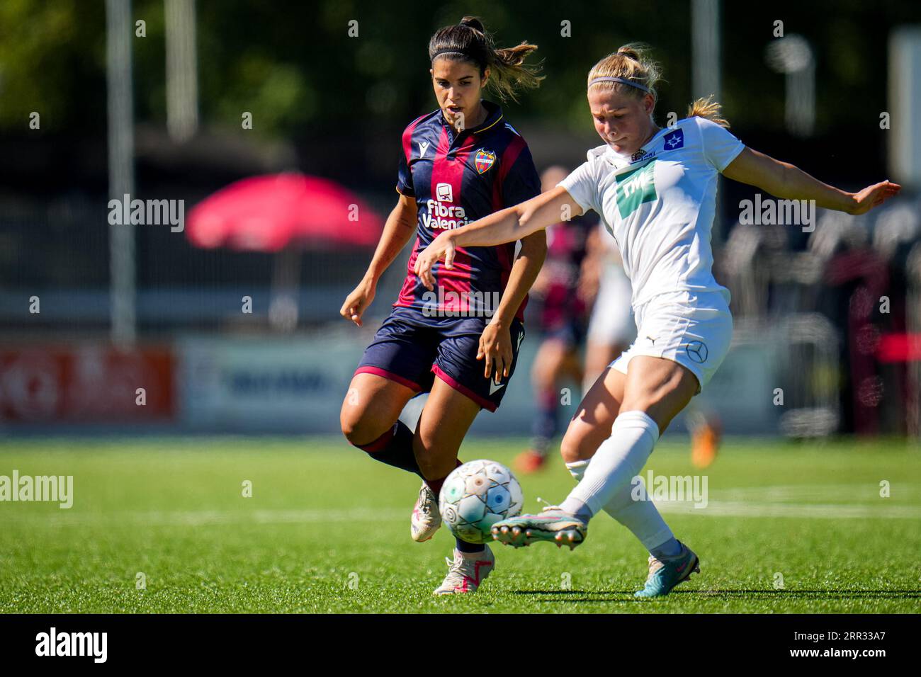 Enschede, Netherlands. 06th Sep, 2023. ENSCHEDE, NETHERLANDS - SEPTEMBER 6: Alba Maria Redondo Ferrer of Levante UD challenges Saedis Heioarsdottir of Stjarnan during the UEFA Women's Champions League LP Group 1 Semi Final match between Levante UD and Stjarnan at the Sportpark Schreurserve on September 6, 2023 in Enschede, Netherlands (Photo by Rene Nijhuis/BSR Agency) Credit: BSR Agency/Alamy Live News Stock Photo