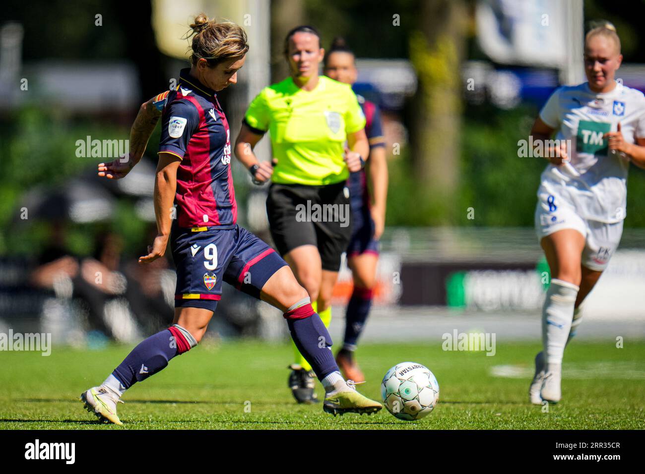 Enschede, Netherlands. 06th Sep, 2023. ENSCHEDE, NETHERLANDS - SEPTEMBER 6: Natasha Andonova of Levante UD passes the ball during the UEFA Women's Champions League LP Group 1 Semi Final match between Levante UD and Stjarnan at the Sportpark Schreurserve on September 6, 2023 in Enschede, Netherlands (Photo by Rene Nijhuis/BSR Agency) Credit: BSR Agency/Alamy Live News Stock Photo