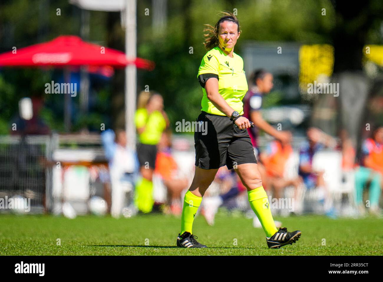 Enschede, Netherlands. 06th Sep, 2023. ENSCHEDE, NETHERLANDS - SEPTEMBER 6: Referee Stacey Pearson during the UEFA Women's Champions League LP Group 1 Semi Final match between Levante UD and Stjarnan at the Sportpark Schreurserve on September 6, 2023 in Enschede, Netherlands (Photo by Rene Nijhuis/BSR Agency) Credit: BSR Agency/Alamy Live News Stock Photo