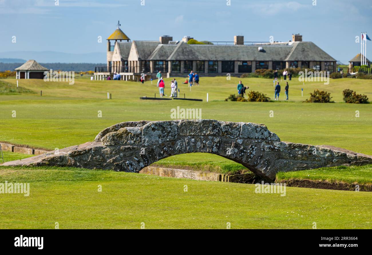 Swilcan Bridge, The Links, with people playing golf on the Old Course, St Andrews, Fife, Scotland, UK Stock Photo
