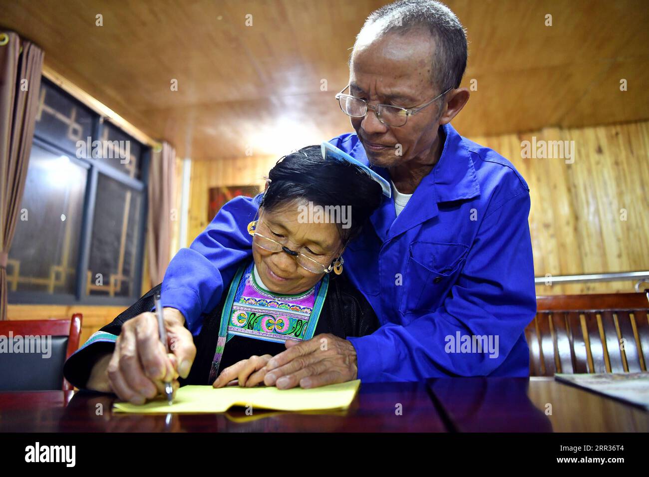 Women work life balance china hi-res stock photography and images - Alamy