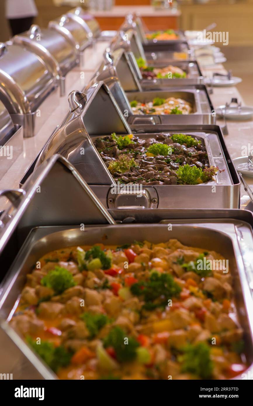Food buffet line hi-res stock photography and images - Alamy