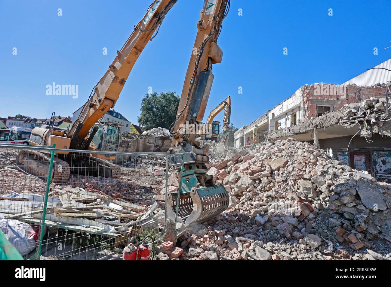 Asbestos contaminated building hi-res stock photography and images - Alamy