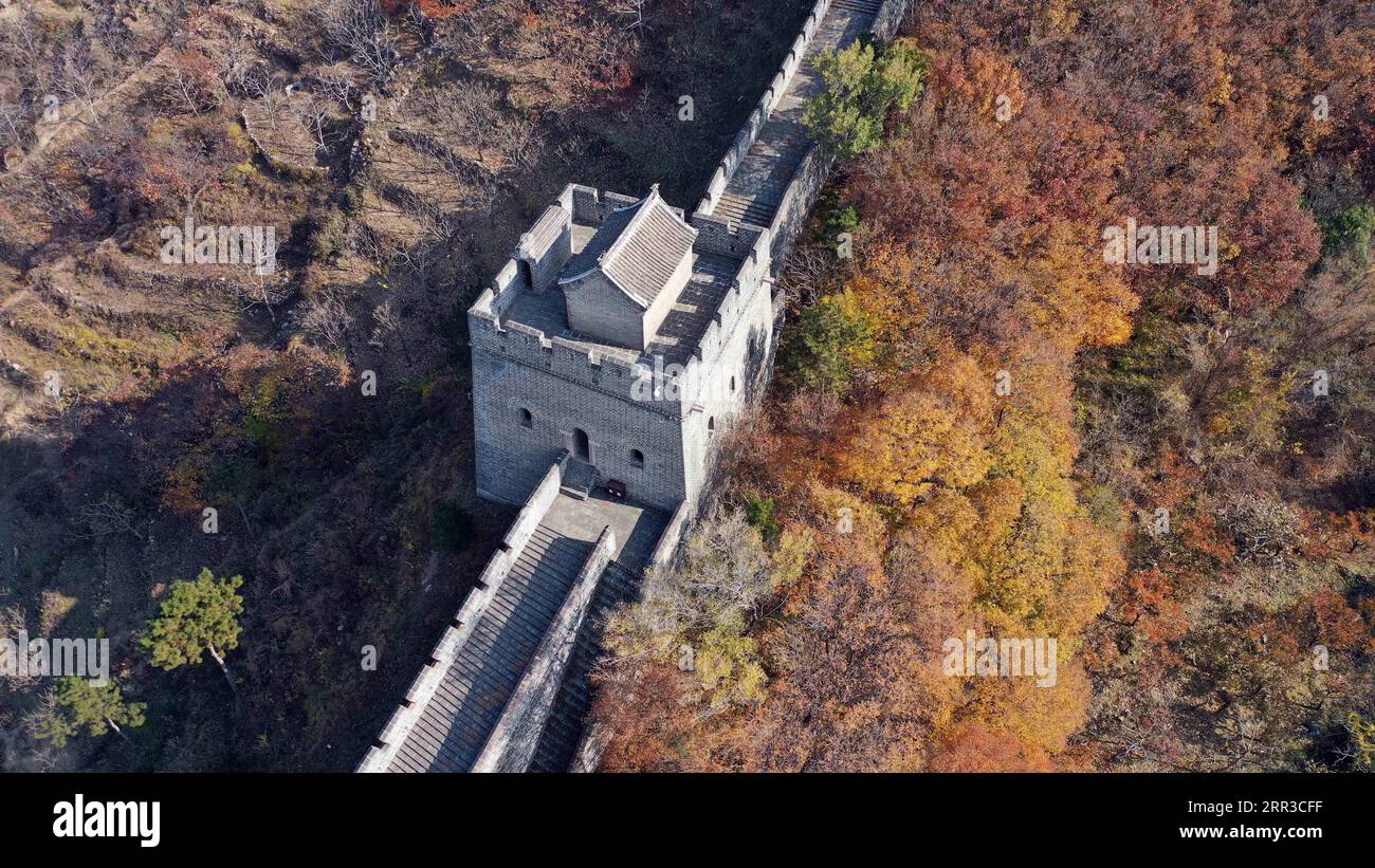 201030 -- TIANJIN, Oct. 30, 2020 -- Aerial photo taken on Oct. 30, 2020 shows the autumn scenery of the Taipingzhai Great Wall in Jizhou District of north China s Tianjin.  CHINA-TIANJIN-TAIPINGZHAI GREAT WALL-AUTUMN SCENERY CN MaxPing PUBLICATIONxNOTxINxCHN Stock Photo