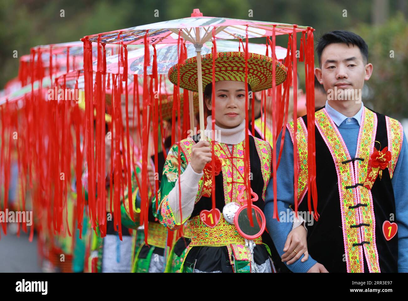201101 -- BEIJING, Nov. 1, 2020 -- Couples attend a group wedding in  Chongmudang Village of, image size:1300x960