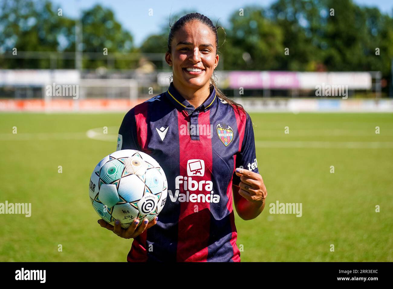 Enschede, Netherlands. 06th Sep, 2023. ENSCHEDE, NETHERLANDS - SEPTEMBER 6: Gabi Nunes of Levante UD poses with the matchball after scoring a hatrick during the UEFA Women's Champions League LP Group 1 Semi Final match between Levante UD and Stjarnan at the Sportpark Schreurserve on September 6, 2023 in Enschede, Netherlands (Photo by Rene Nijhuis/BSR Agency) Credit: BSR Agency/Alamy Live News Stock Photo