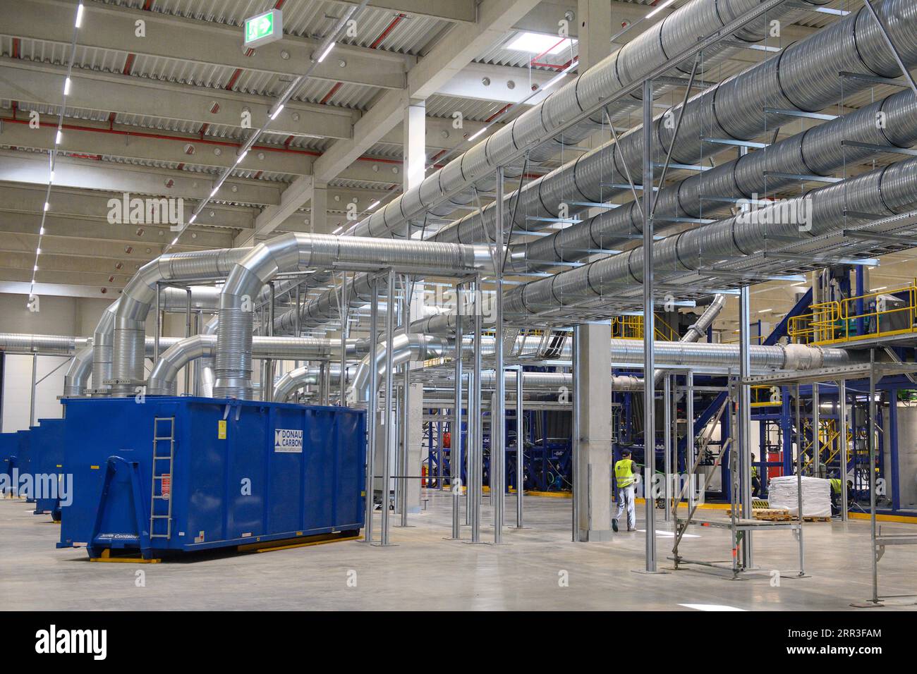 06 September 2023, SaxonyAnhalt, Sülzetal Exhaust pipes lead through a hall of the company "Li