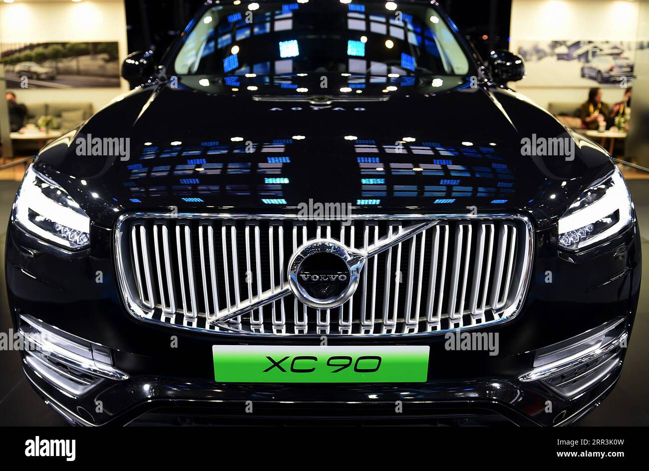 201105 -- SHANGHAI, Nov. 5, 2020 -- Photo taken on Nov. 5, 2020 shows a Volvo XC90 vehicle at the Automobile exhibition area during the third China International Import Expo CIIE in Shanghai, east China. A total of seven world s top automakers participated in this year s CIIE, showcasing various vehicles from countries such as Germany, the United States, Britain, Japan, South Korea and Sweden.  CHINA-SHANGHAI-CIIE-AUTOMOBILE CN ZhaoxDingzhe PUBLICATIONxNOTxINxCHN Stock Photo