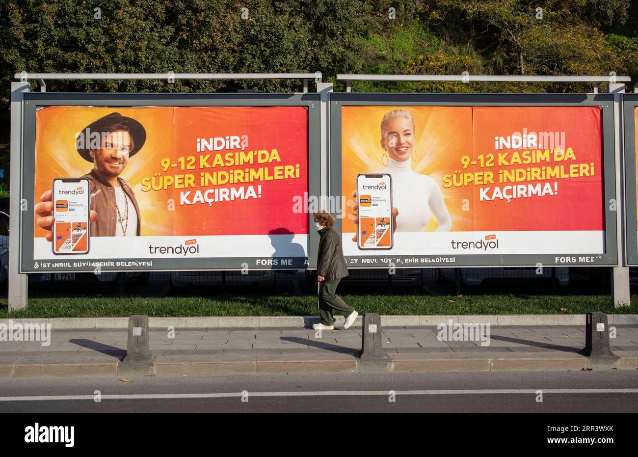 201112 -- ISTANBUL, Nov. 12, 2020 -- A woman walks past a shopping website billboard in Istanbul, Turkey, on Nov. 12, 2020. Turkey expects a record e-commerce trade volume of 213 billion dollars for the year-end and 240 billion dollars in 2021, according to an official report cited by the state-run Anadolu news agency. The volume was 190 billion dollars last year. Photo by /Xinhua TO GO WITH Feature: Turkey s discount frenzy boosts e-commerce sales TURKEY-ISTANBUL-E-COMMERCE SALES-FRENZY OsmanxOrsal PUBLICATIONxNOTxINxCHN Stock Photo