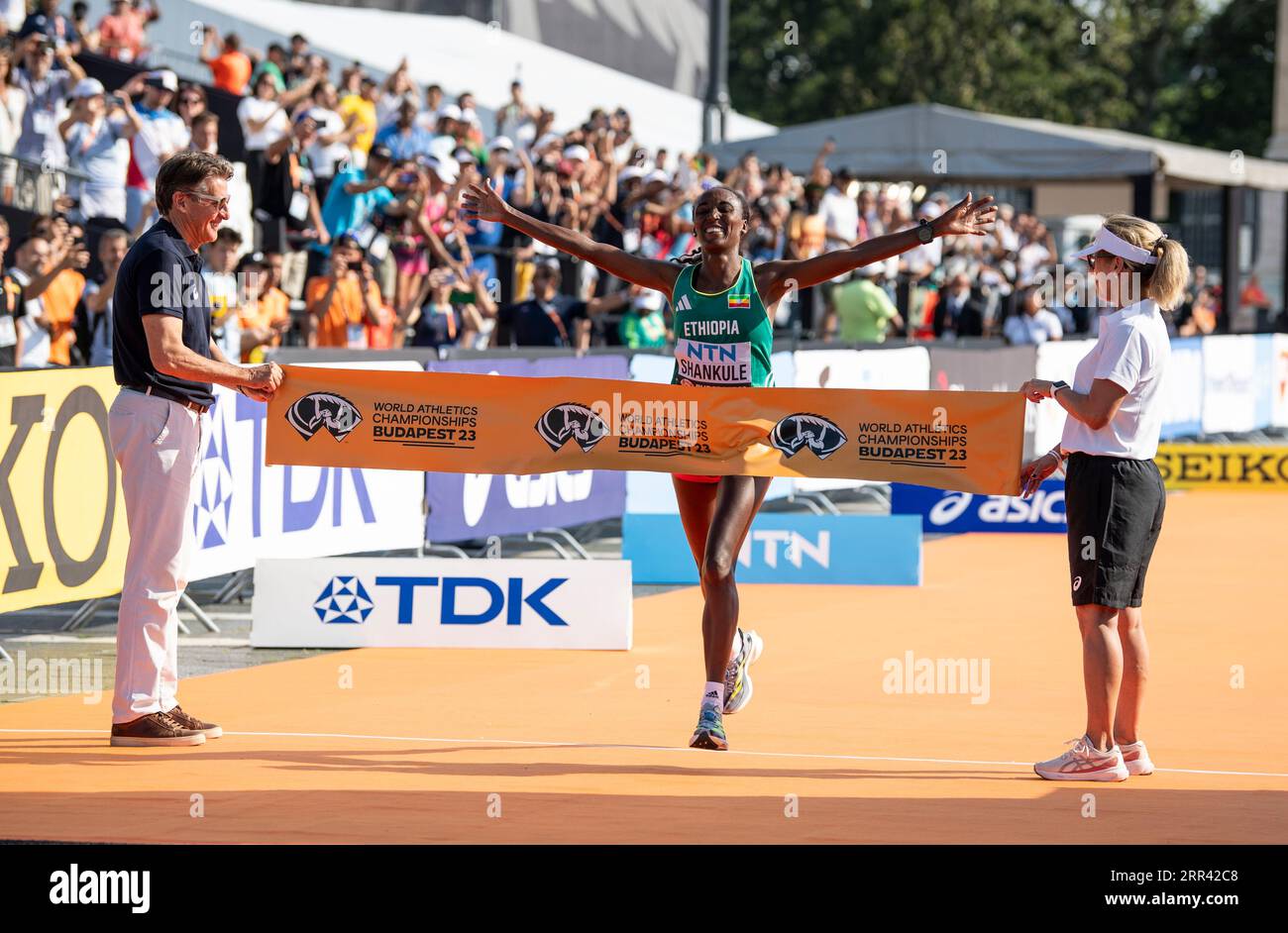 Amane Beriso Shankule of Ethiopia crossing the finishing line to win the women’s marathon on day 8 of the World Athletics Championships Budapest on th Stock Photo