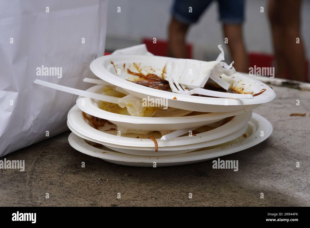 Plastic plates waste hires stock photography and images Alamy