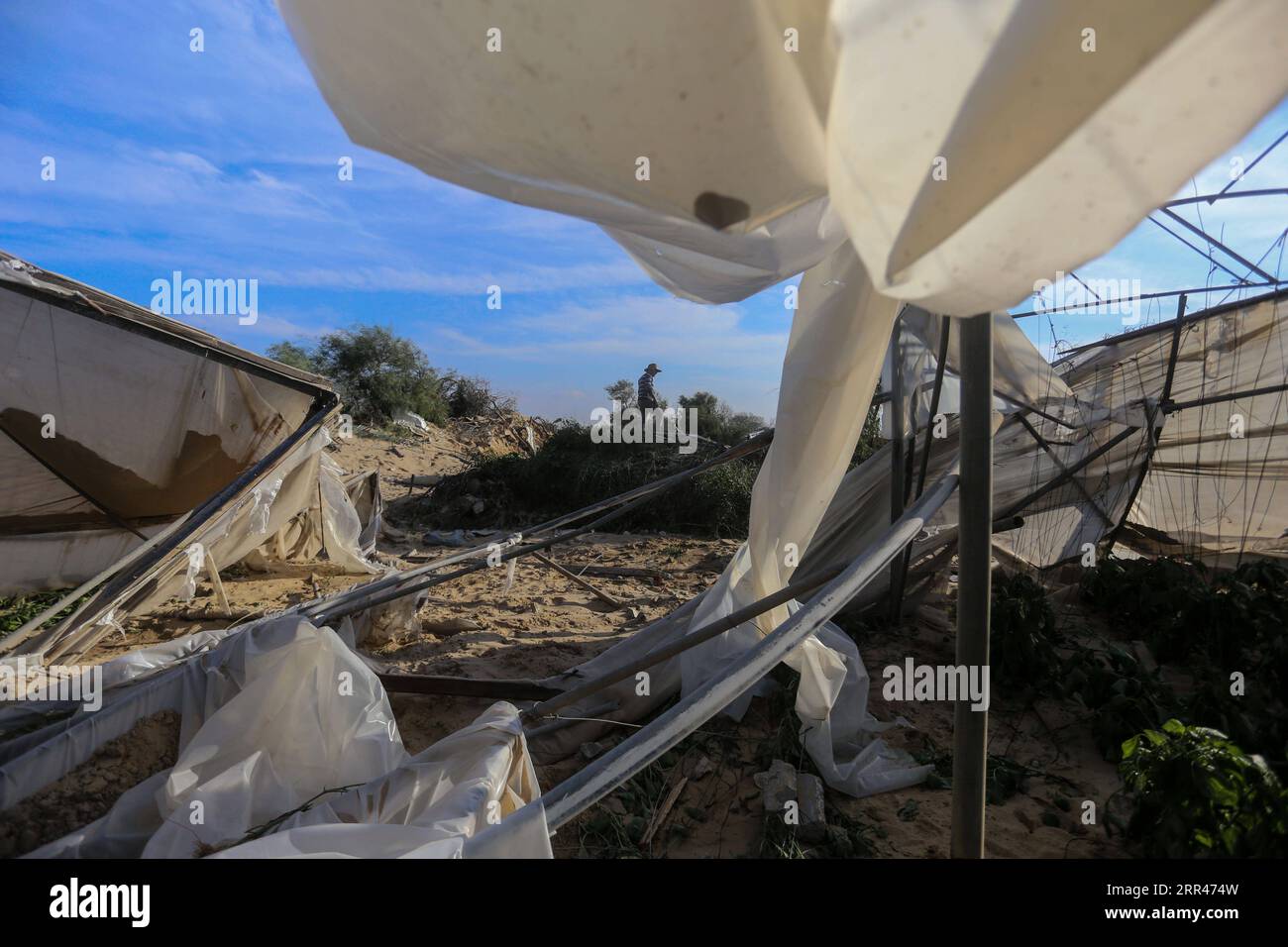 Hamas rocket from gaza hi-res stock photography and images - Alamy