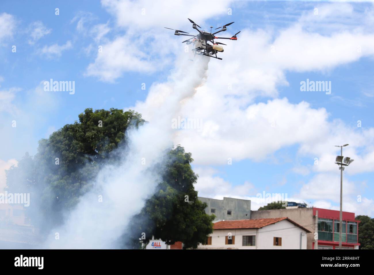 201125 -- BRASILIA, Nov. 25, 2020 -- A drone sprays anti-mosquito chemicals in Brasilia, Brazil, Nov. 24, 2020. Brazil on Tuesday launched an anti-mosquito campaign in a bid to contain the spread of mosquito-borne diseases including dengue fever, Chikungunya and Zika. Photo by /Xinhua BRAZIL-BRASILIA-ANTI MOSQUITO CAMPAIGN LucioxTavora PUBLICATIONxNOTxINxCHN Stock Photo