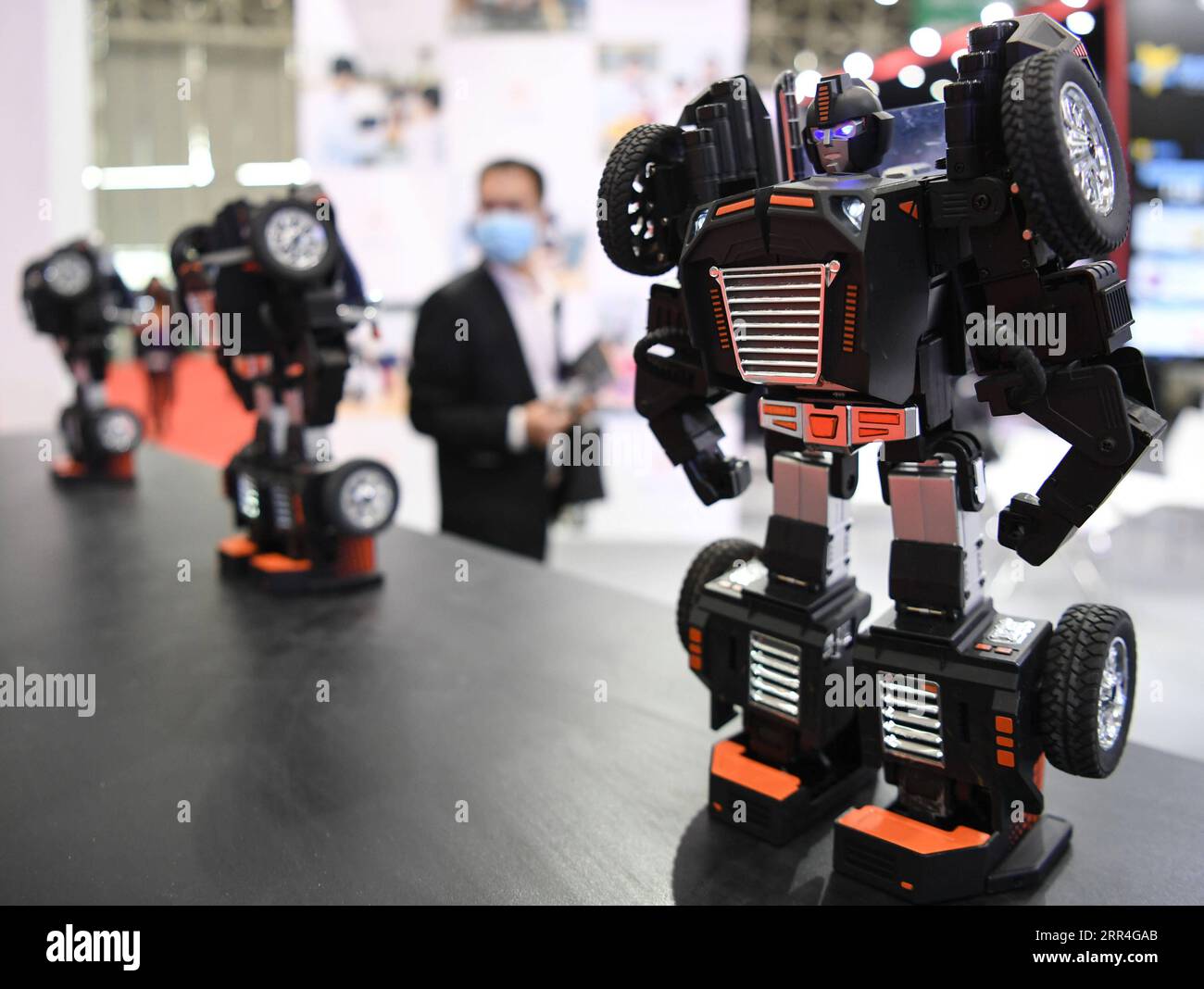 Transformable Robotics Transforming robots hi-res stock photography and images - Alamy