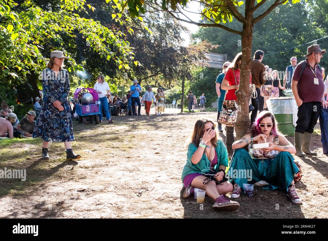 Women eating good bad food hi-res stock photography and images - Alamy
