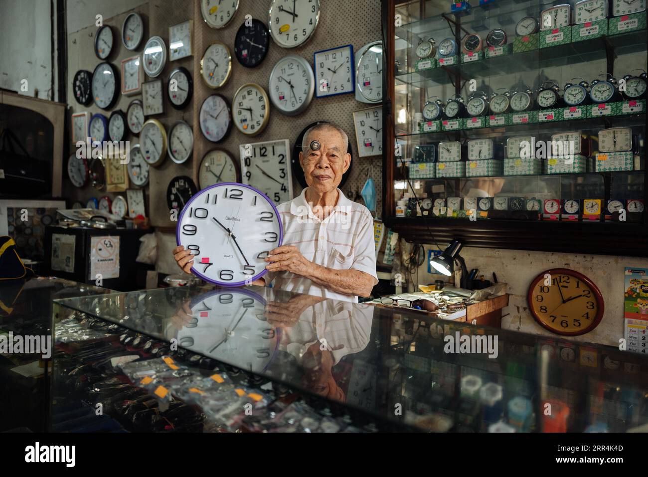 201207 KUALA LUMPUR, Dec. 7, 2020 Wai Wah, a watch repairer, poses for a photo with a