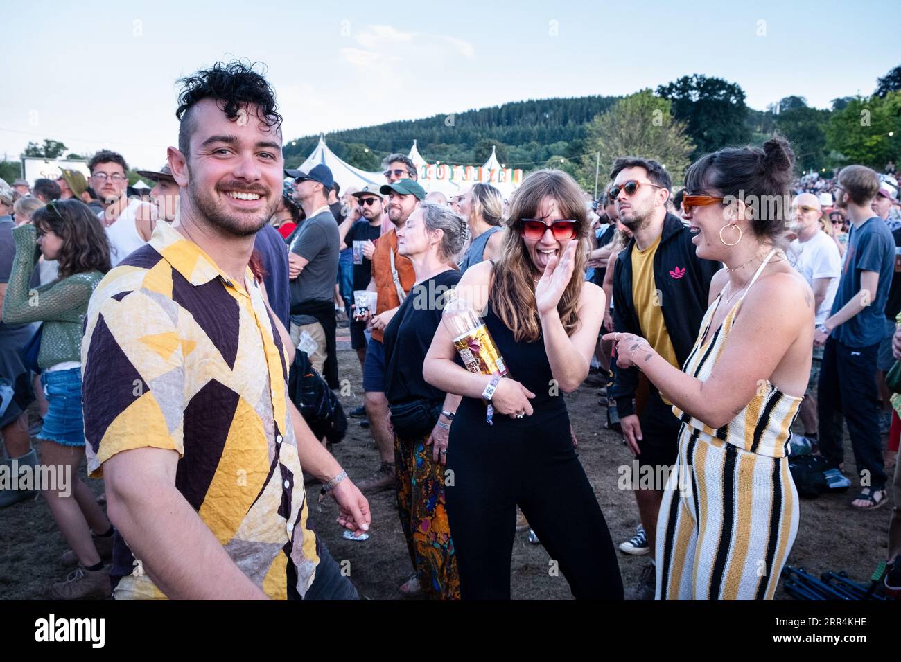 Bright clothing in the crowd at the main Mountain Stage at Green Man Festival, Brecon, Wales, UK, 2023. Photo: Rob Watkins Stock Photo