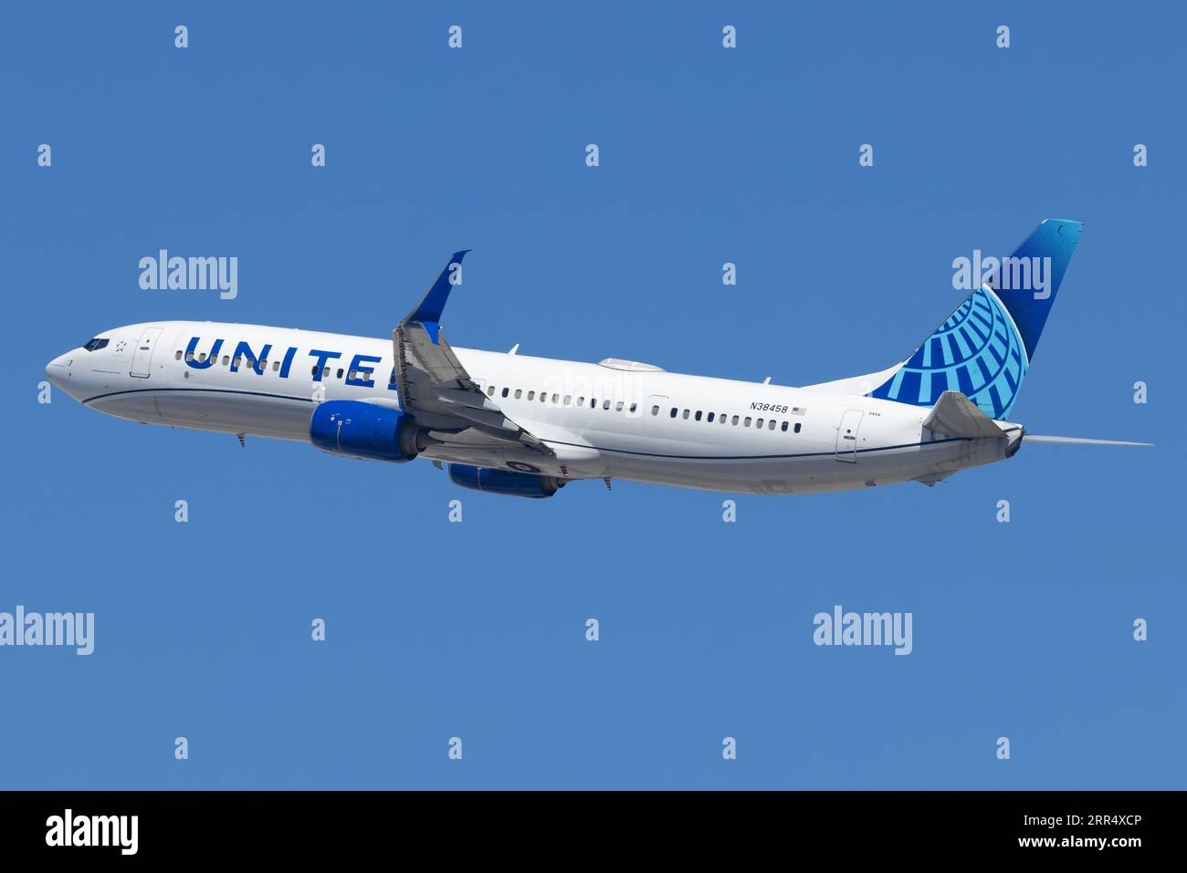 N38458 United Airlines Boeing 737-924ER(WL) Departing Los Angeles International (LAX / KLAX) Stock Photo