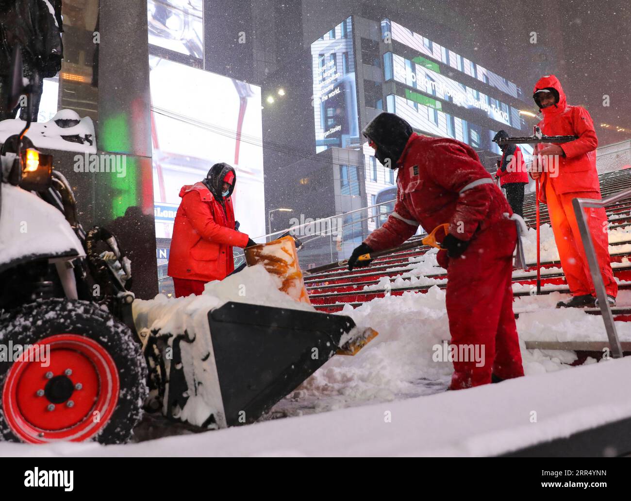 201217 -- NEW YORK, Dec. 17, 2020 -- Sanitation workers clean snow on Times Square in New York, the United States, Dec. 16, 2020. A snow storm hit New York on Wednesday.  U.S.-NEW YORK-SNOW WangxYing PUBLICATIONxNOTxINxCHN Stock Photo