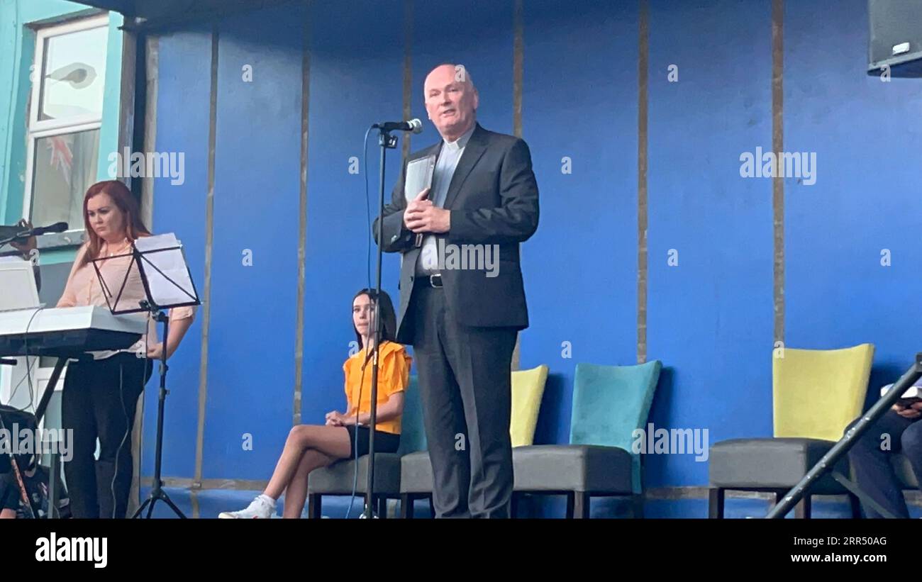 BEST QUALITY AVAILABLE Father Paul Fraser addressing hundreds of people