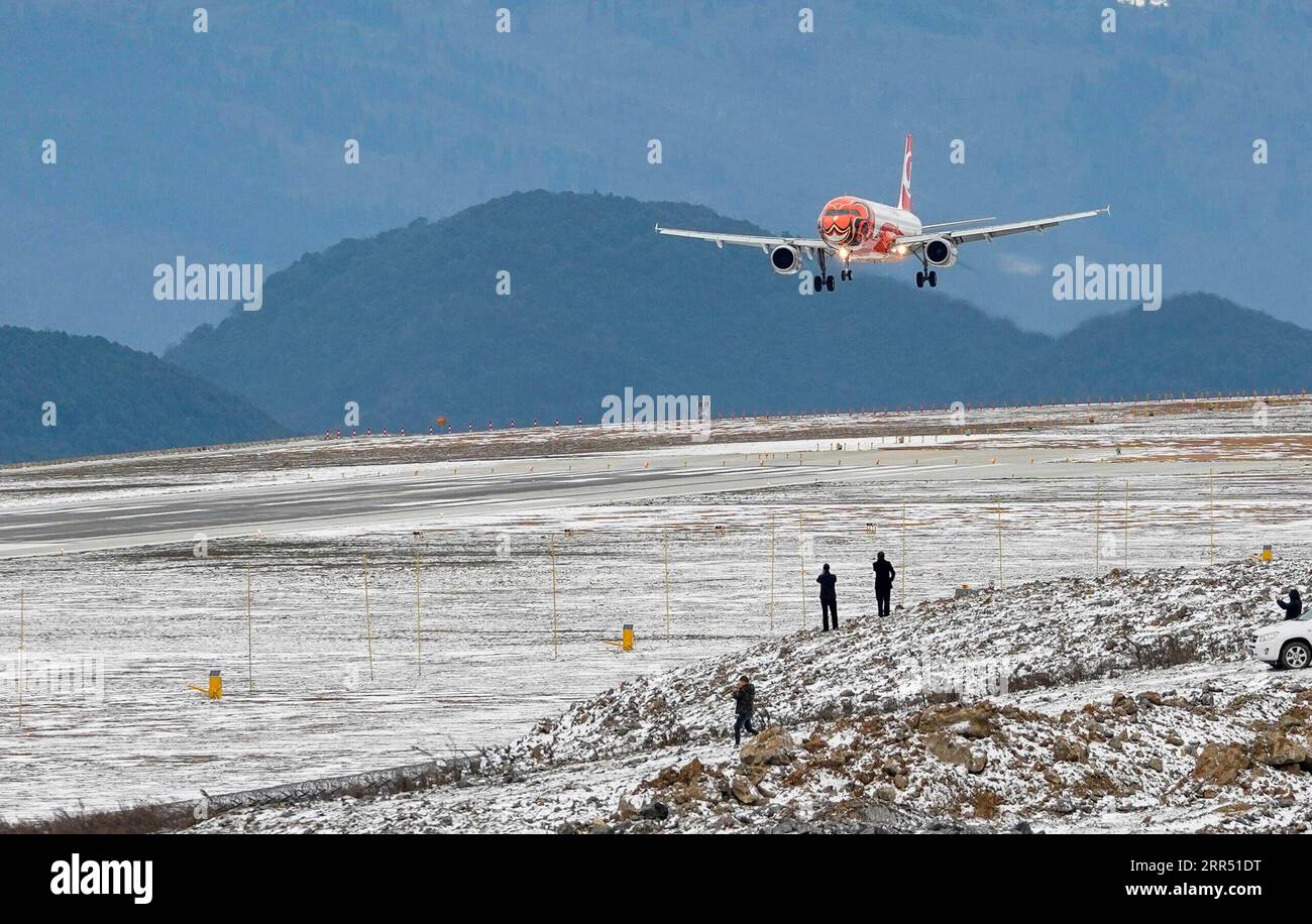 First flight landing hi-res stock photography and images - Alamy