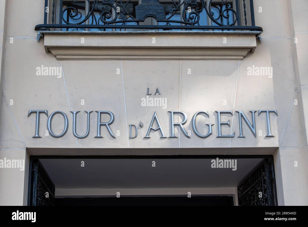 Sign at the entrance to La Tour d'Argent, famous French gourmet restaurant located on Quai de la Tournelle, in the 5th arrondissement of Paris, France Stock Photo