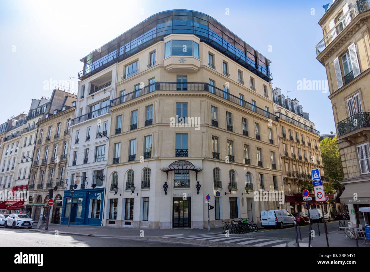 Exterior view of the building housing La Tour d'Argent, a famous French gourmet restaurant located on Quai de la Tournelle, Paris, France Stock Photo