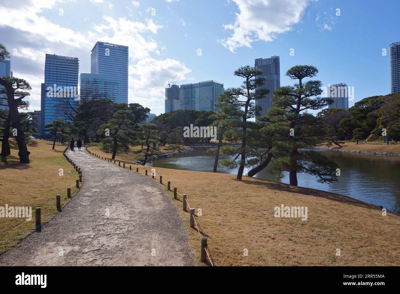 Hamarikyu Gardens, Chūō ward, Tokyo, Japan. A Pathway winds through the beautiful Hama-rikyū Gardens Stock Photo