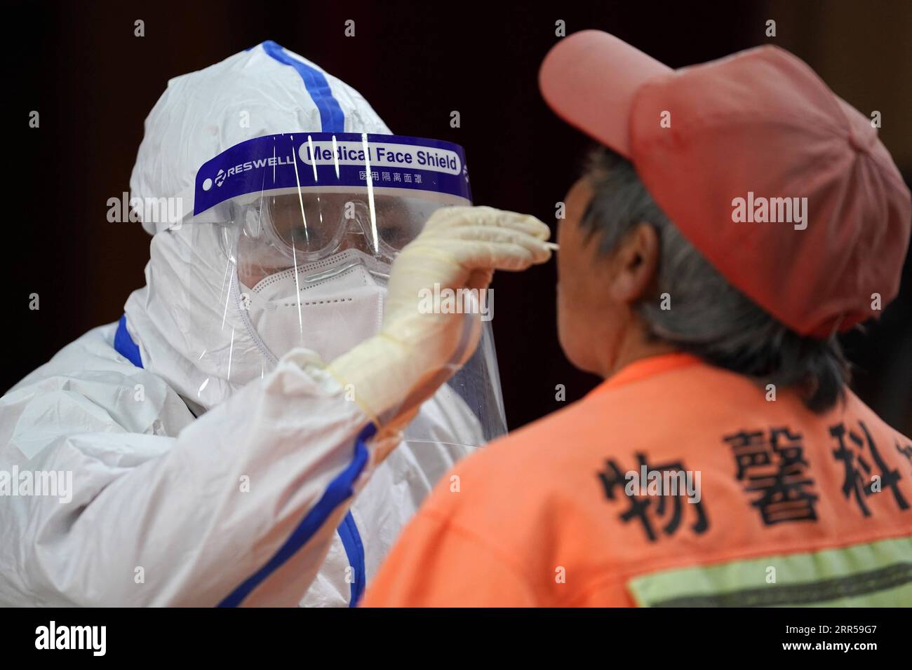 201228 -- BEIJING, Dec. 28, 2020 -- A medical worker collects sample to conduct nucleic acid test at a sampling site in Shunyi District of Beijing, capital of China, Dec. 28, 2020. Beijing has expanded its nucleic acid testing and tightened COVID-19 prevention and control measures following new reports of local COVID-19 infections, local authorities said on Monday.  CHINA-BEIJING-SHUNYI DISTRICT-COVID-19-TESTING CN JuxHuanzong PUBLICATIONxNOTxINxCHN Stock Photo