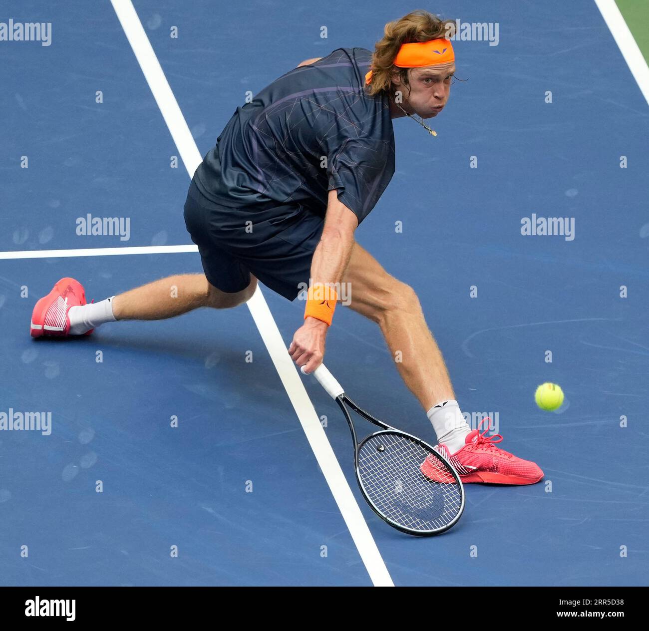 DUBAI, UAE, 4th March 2023. Action from the men's singles final of the Dubai  Duty Free Tennis Open Championships. 3rd seed Daniil Medvedev defeated  defending champion Andrey Rublev 6-2, 6-2 Credit: Feroz