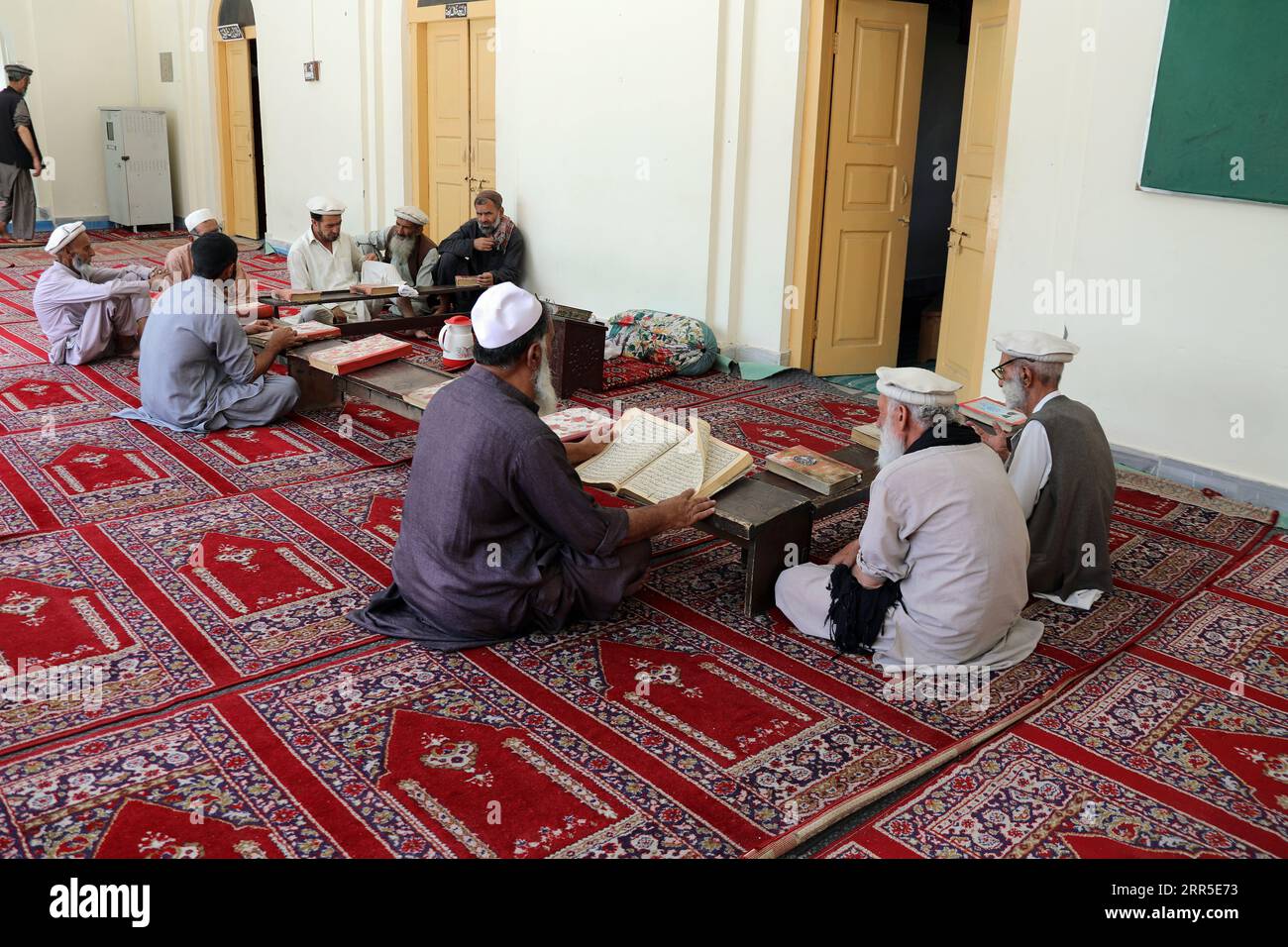 Sunni Muslims at Shahi Mosque in Chitral Stock Photo - Alamy