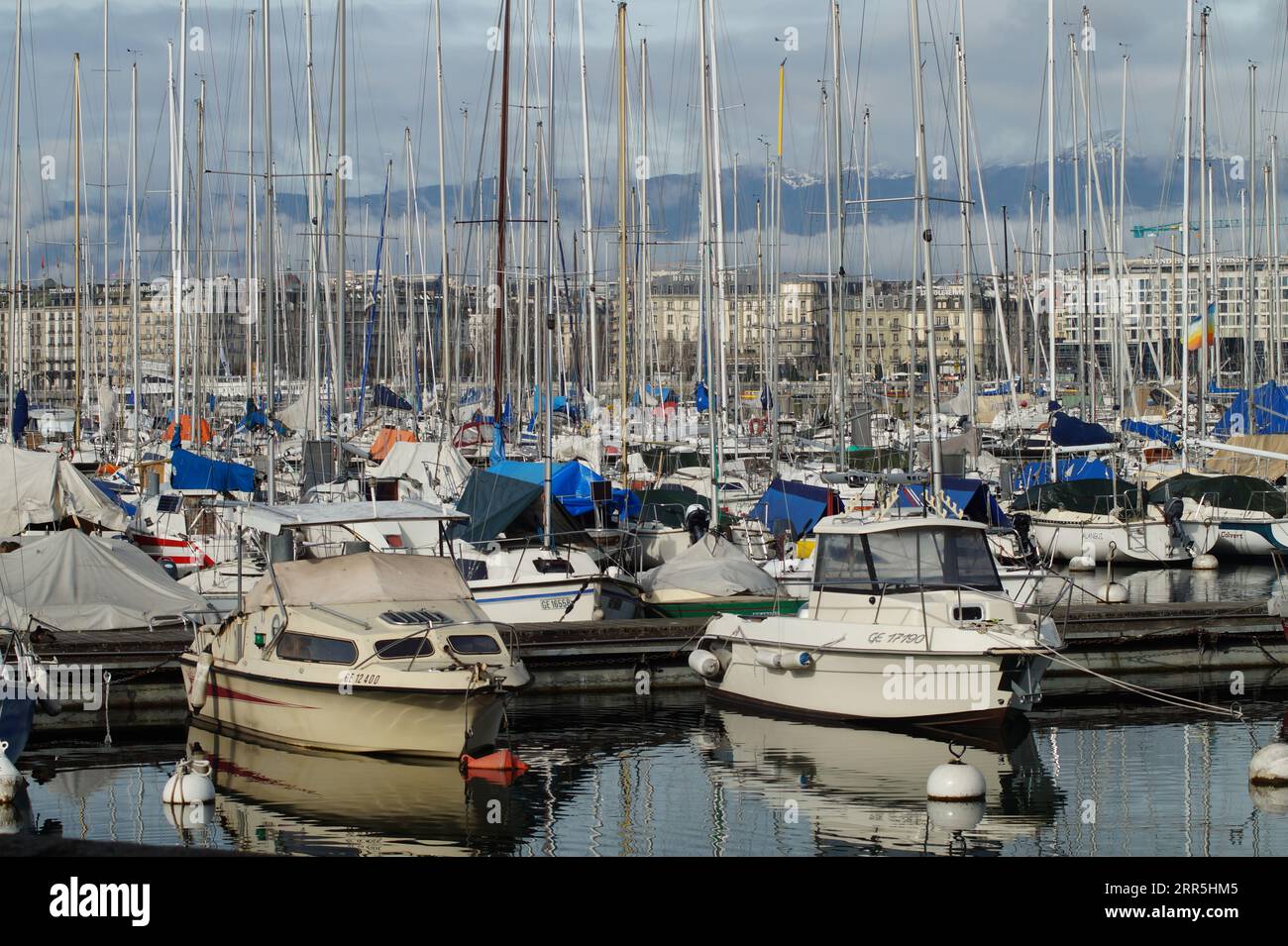Yachts boats on pier shore hi-res stock photography and images - Alamy