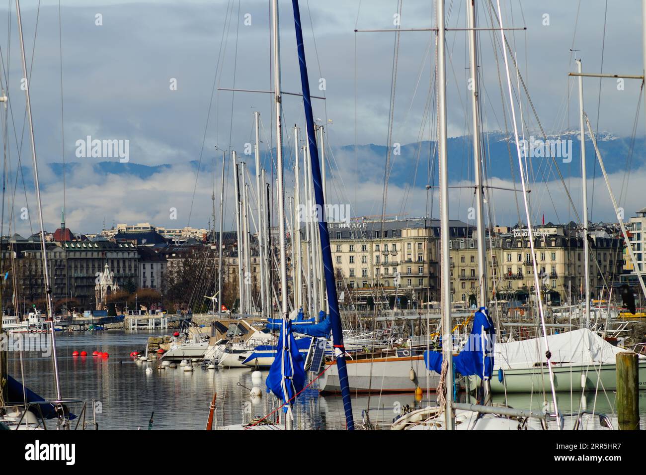 Yachts and sailing boats on lake Geneva Stock Photo - Alamy