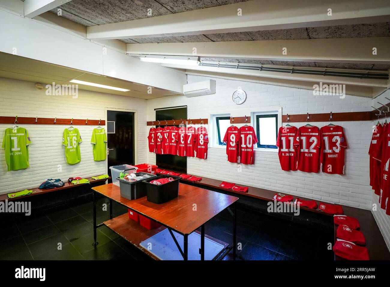 Enschede, Netherlands. 06th Sep, 2023. ENSCHEDE, NETHERLANDS - SEPTEMBER 6: A general view inside the FC Twente dressing room prior to the UEFA Women's Champions League LP Group 1 Semi Final match between FC Twente and SK Sturm Graz at Sportpark Schreurserve on September 6, 2023 in Enschede, Netherlands (Photo by Rene Nijhuis/Orange Pictures) Credit: Orange Pics BV/Alamy Live News Stock Photo