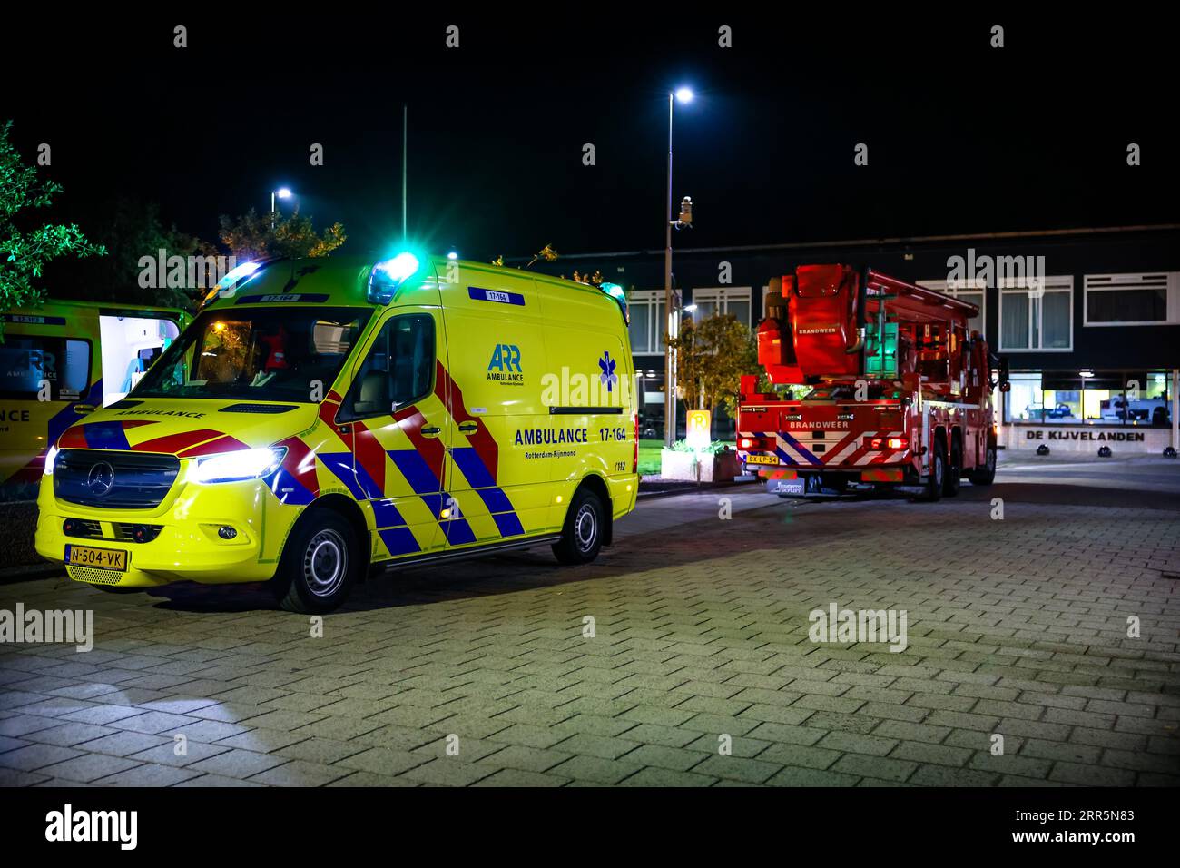 POORTUGAAL - Emergency services are present at the Kijvelanden TBS clinic where a fire broke out. The building on the Kijvelandsekade has been evacuated and the psychiatric patients are being cared for elsewhere on the clinic grounds. ANP MEDIATV netherlands out - belgium out Stock Photo