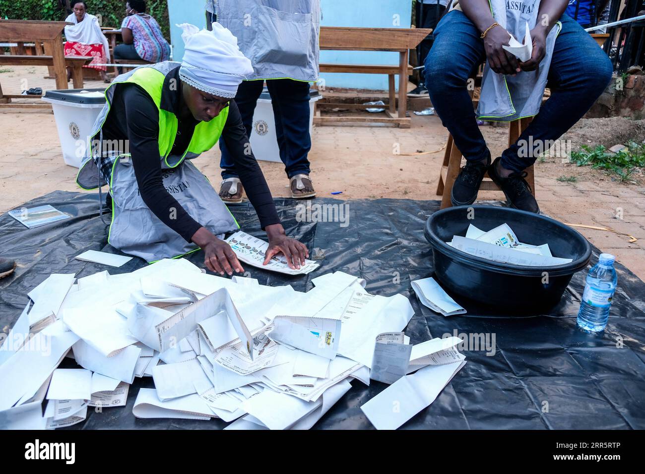 210114 -- NAJJERA UGANDA, Jan. 14, 2021 -- A staff member arranges ballots at a polling station in Najjera, Wakiso District, Uganda, on Jan. 14, 2021. Vote counting in Uganda s Thursday presidential and parliamentary elections has started with the country s electoral body saying results are expected to be released in 48 hours. Photo by /Xinhua UGANDA-NAJJERA-GENERAL ELECTIONS-VOTE COUNTING HajarahxNalwadda PUBLICATIONxNOTxINxCHN Stock Photo
