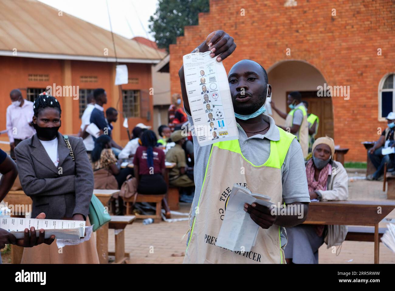 210114 -- NAJJERA UGANDA, Jan. 14, 2021 -- A staff member displays a ballot at a polling station in Najjera, Wakiso District, Uganda, on Jan. 14, 2021. Vote counting in Uganda s Thursday presidential and parliamentary elections has started with the country s electoral body saying results are expected to be released in 48 hours. Photo by /Xinhua UGANDA-NAJJERA-GENERAL ELECTIONS-VOTE COUNTING HajarahxNalwadda PUBLICATIONxNOTxINxCHN Stock Photo