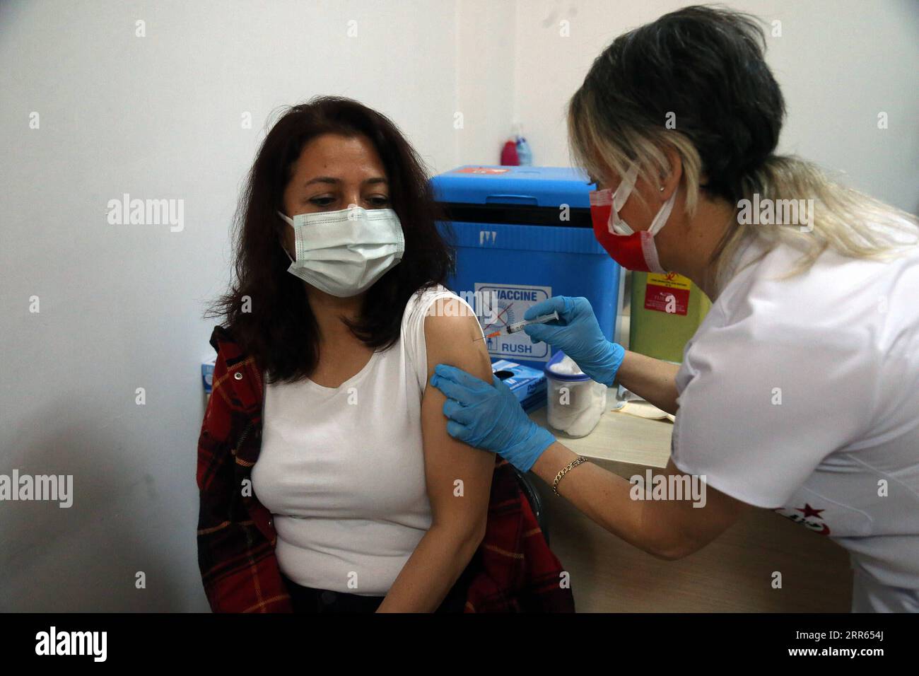 210126 -- ANKARA, Jan. 26, 2021 -- A woman receives a dose of the COVID-19 vaccine at a health center in Ankara, Turkey, on Jan. 26, 2021. Turkey reported on Tuesday 7,103 new COVID-19 cases, including 681 with symptoms, raising the total number in the country to 2,442,350. Photo by /Xinhua TURKEY-ANKARA-COVID-19-VACCINE MustafaxKaya PUBLICATIONxNOTxINxCHN Stock Photo