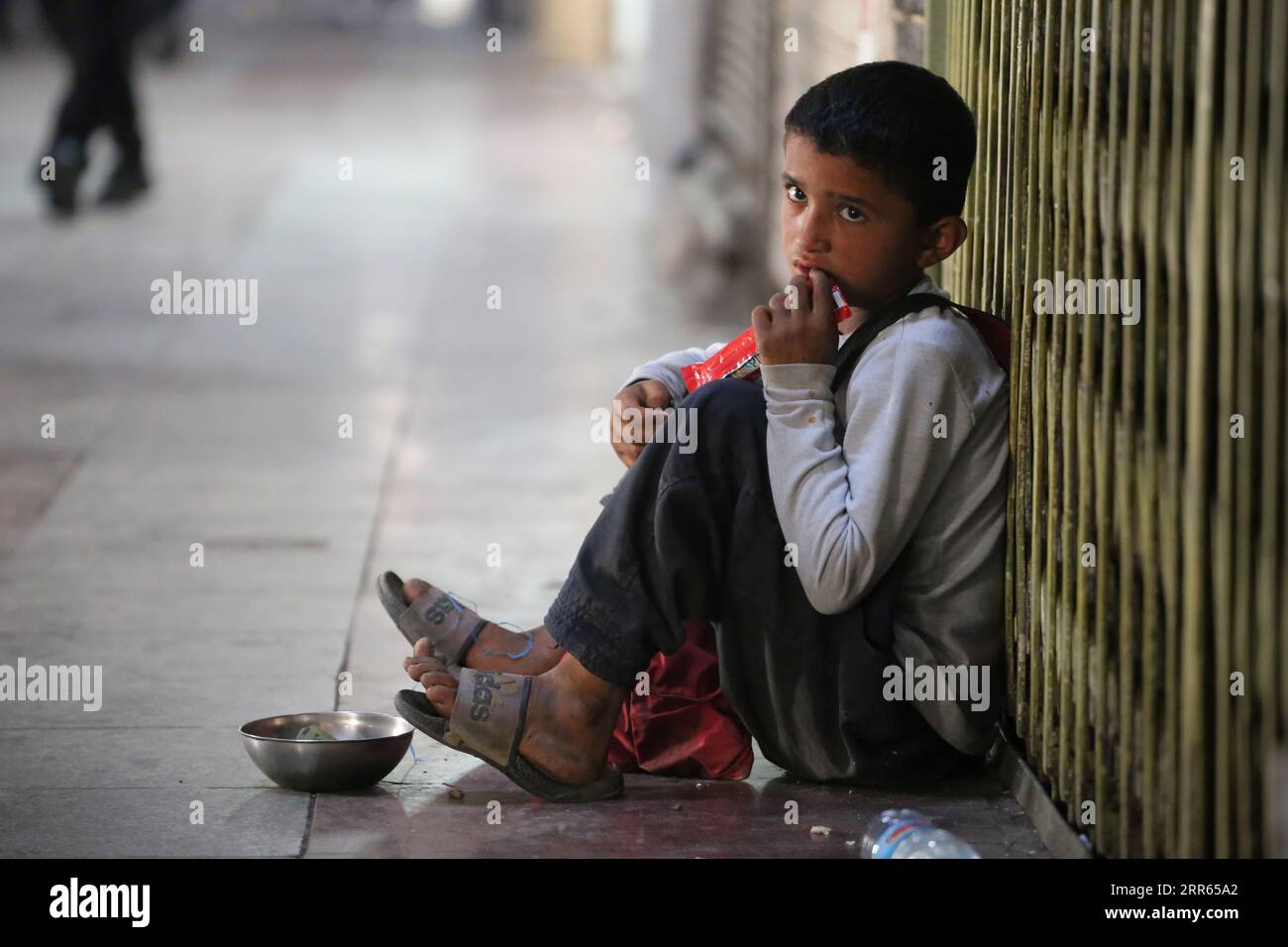 Shahr-e-Ray, Tehran, Iran. 6th Sep, 2023. A beggar boy sits just outside the shrine of Shiite Saint Abdulazim, during the Arbaeen mourning ceremony, in Shahr-e-Ray, south of Tehran. Arbaeen marks the anniversary of the 40th day of mourning following the seventh-century death of the Prophet Muhammad's grandson Hussein at the hands of the Muslim Umayyad forces in the Battle of Karbala, in present-day Iraq, during the tumultuous first century of Islam's history. (Credit Image: © Rouzbeh Fouladi/ZUMA Press Wire) EDITORIAL USAGE ONLY! Not for Commercial USAGE! Stock Photo