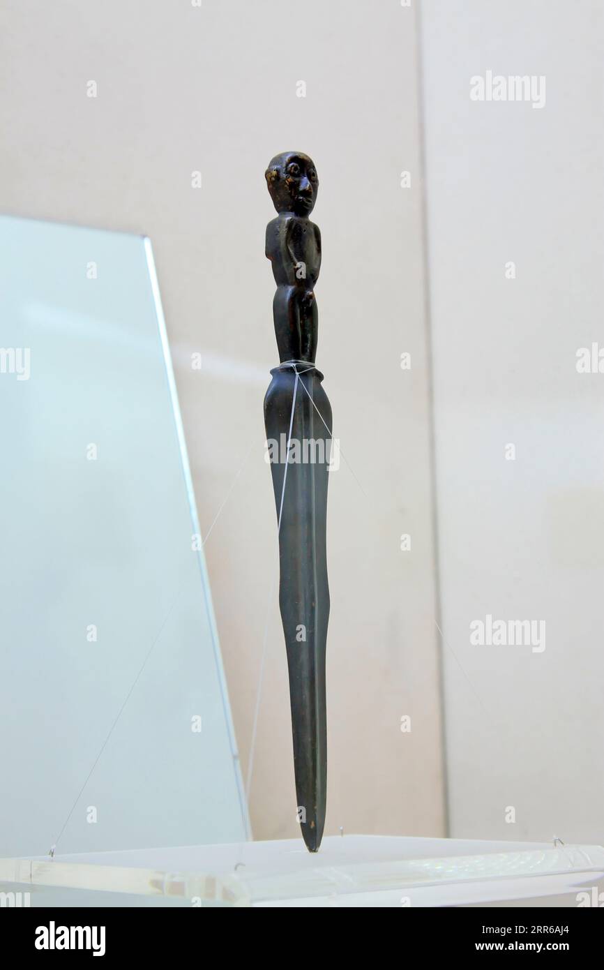 Ancient chinese short sword hi-res stock photography and images - Alamy