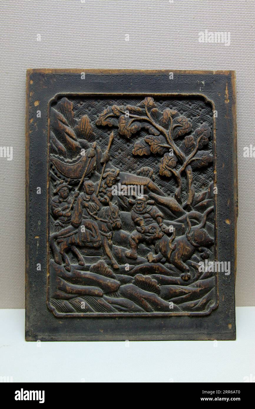 Chinese wood carving hi-res stock photography and images - Alamy