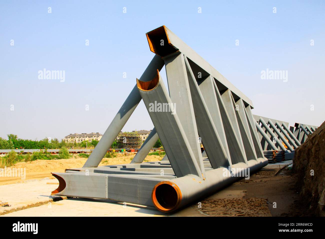 Steel frame structure hi-res stock photography and images - Alamy