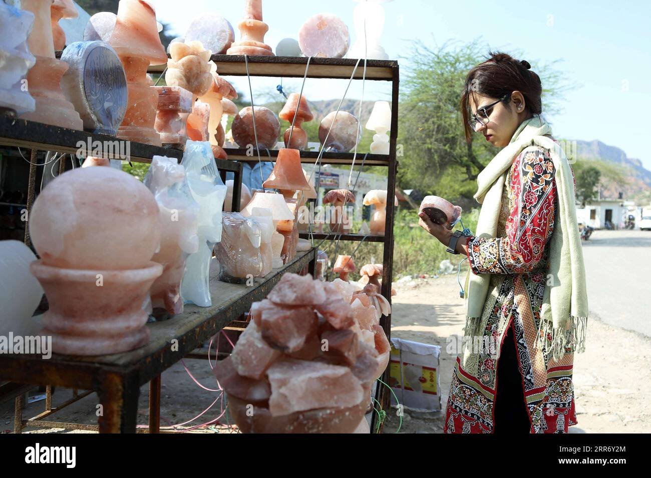 Salt In Pakistan 210304 -- KHEWRA, March 4, 2021 -- A tourist checks salt-made ...