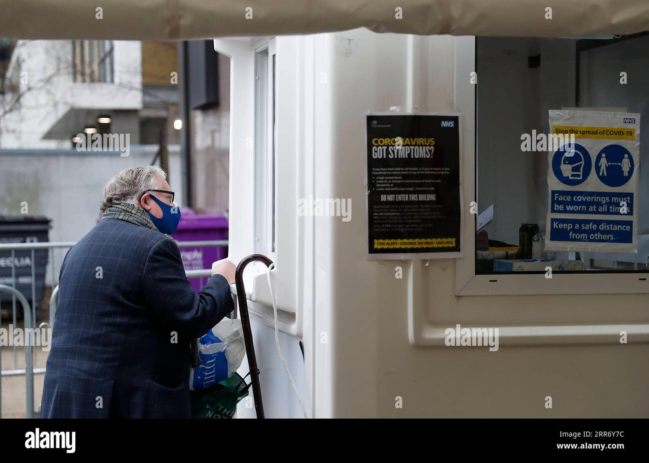 210305 -- LONDON, March 5, 2021 -- A man is seen at an NHS COVID-19 vaccination center in London, Britain, on March 4, 2021. Future vaccines that have been tweaked to deal with new coronavirus variants will be fast-tracked for authorization, Britain s medicines and health care regulator announced Thursday.  BRITAIN-LONDON-COVID-19-VACCINE HanxYan PUBLICATIONxNOTxINxCHN Stock Photo