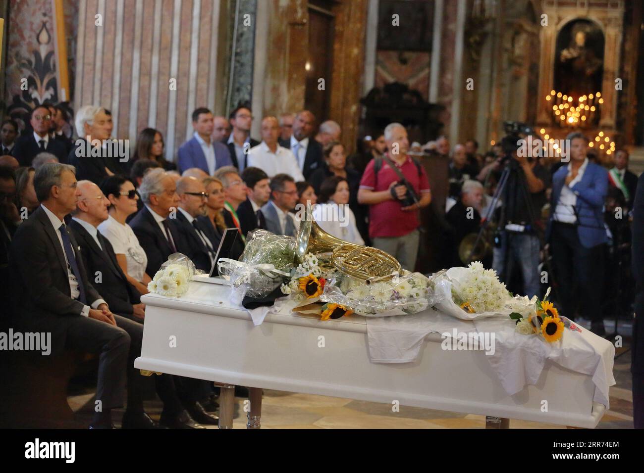 Minister church coffin hi res stock photography and images Alamy